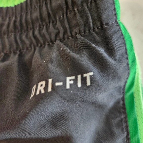 Nike Dri Fit Shorts - Picture 3 of 9